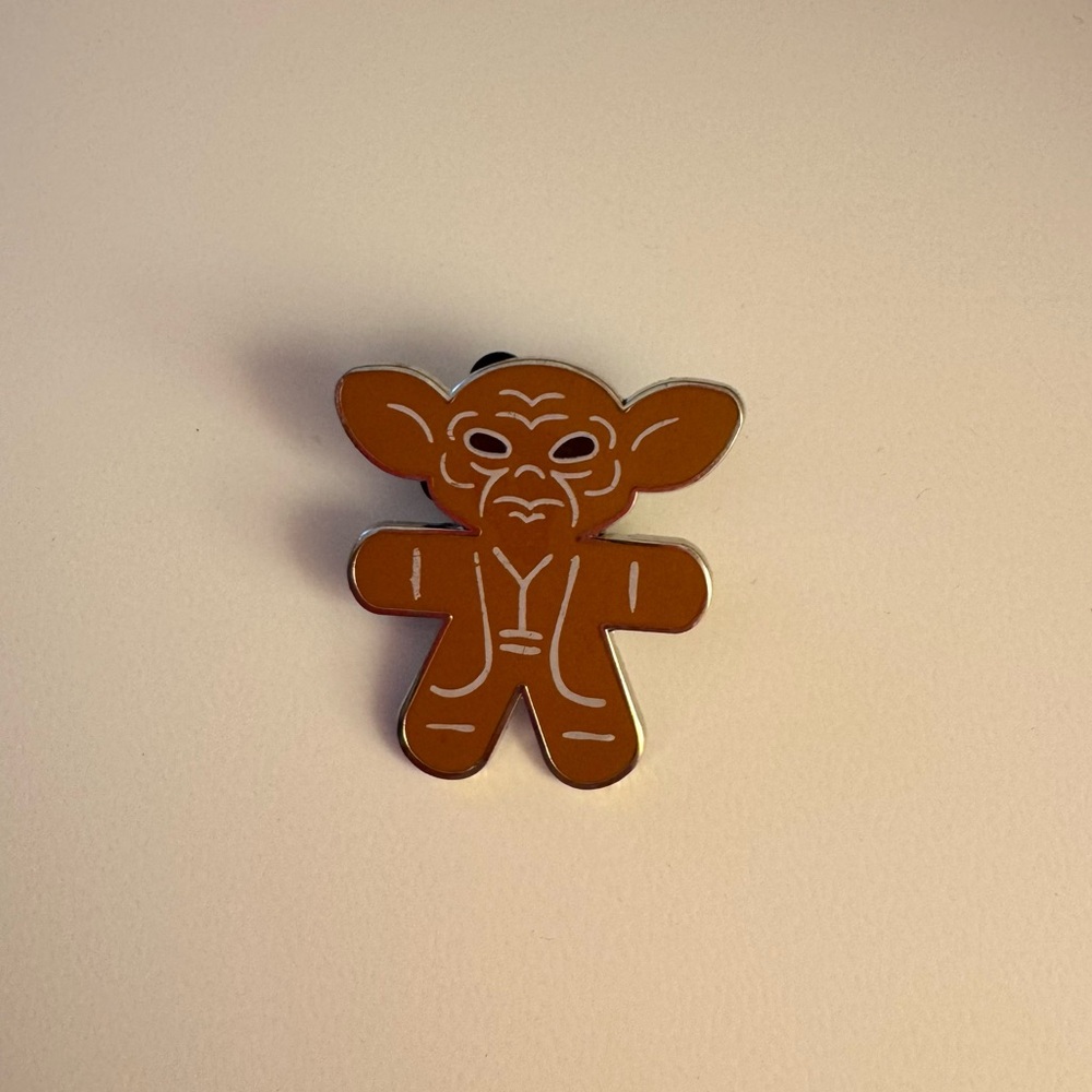 Disney Pins - Star Wars Gingerbread Yoda Holiday Pin 2014